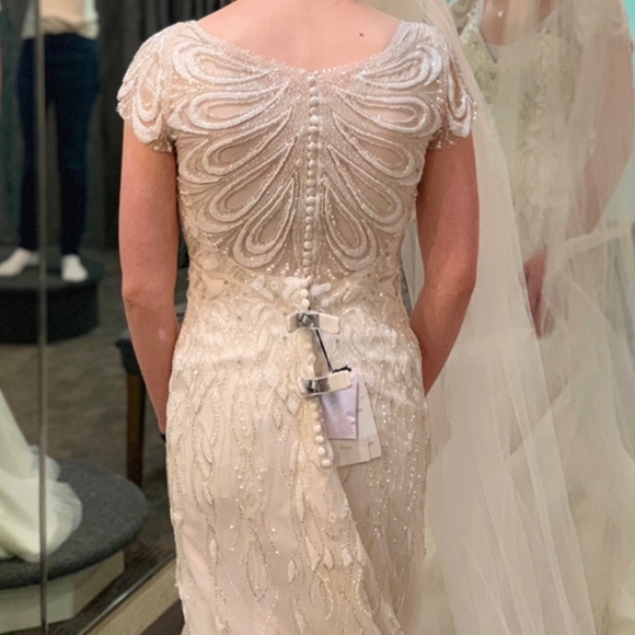 BRAND NEW WEDDING DRESS - Picture 2 of 6